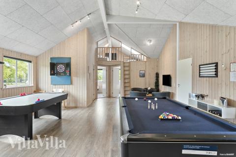Das Luxusferienhaus 314 für 20 Personen hat einen großen Aktivitätsraum mit u. a. Billard und Darts