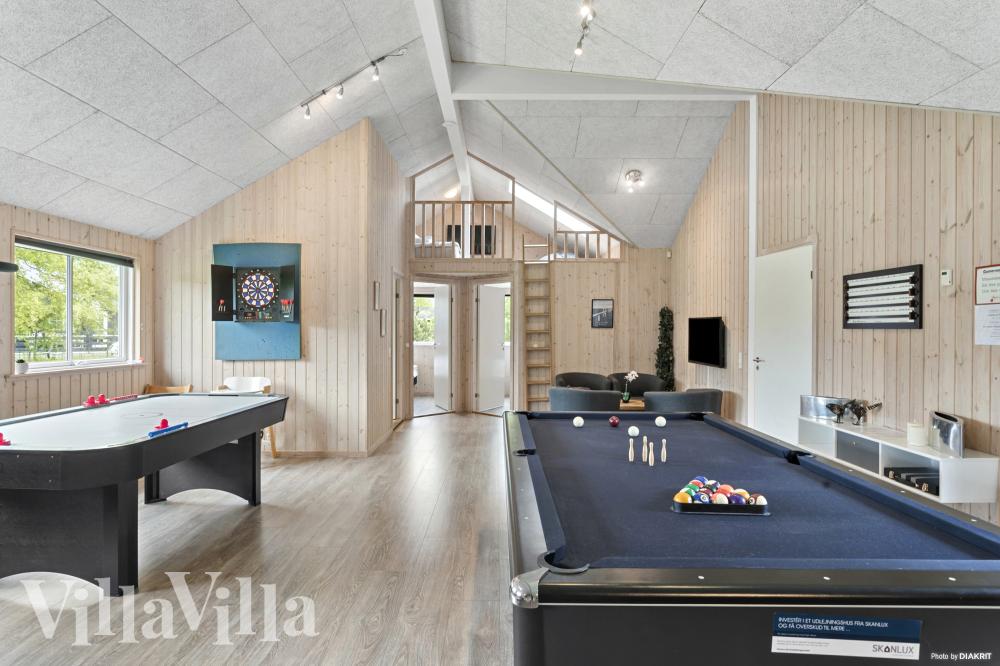 Das Luxusferienhaus 314 für 20 Personen hat einen großen Aktivitätsraum mit u. a. Billard und Darts