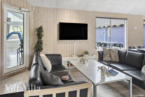 Die Couch im Luxusferienhaus Nr. 314 in Lolland/Falster/Mön lädt zu Gesellschaftsspielen oder zu Kinoabenden ein.