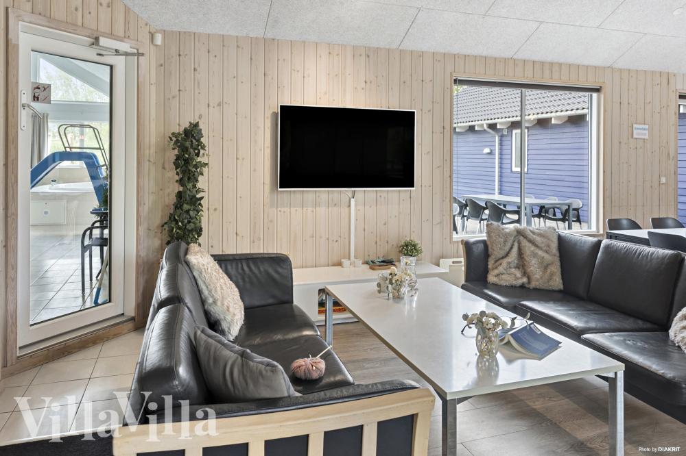 Die Couch im Luxusferienhaus Nr. 314 in Lolland/Falster/Mön lädt zu Gesellschaftsspielen oder zu Kinoabenden ein.