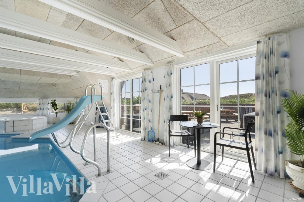 Im Luxusferienhaus Nr.  675 gibt es einen Pool und 5 Schlafzimmer.