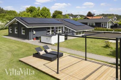 Dieses schöne Poolhaus Nr. 964 mit Platz für 14 Personen liegt in Ostjütland