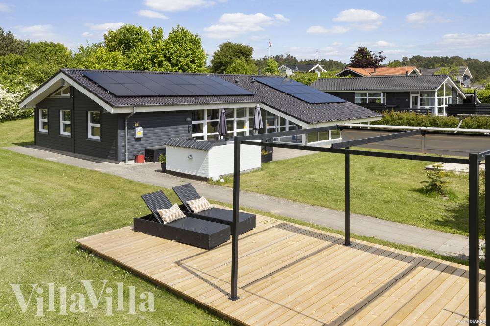 Dieses schöne Poolhaus Nr. 964 mit Platz für 14 Personen liegt in Ostjütland