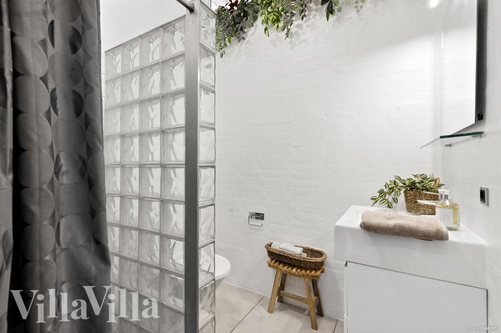 Eines der Badezimmer im Luxusferienhaus Nr. 964