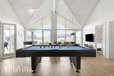 Neben den vielen schönen Stunden, die man im Poolbereich des Hauses verbringen kann, bietet das Luxusferienhaus 932 auch Spielevergnügen bei Billard/Tischtennis und Darts