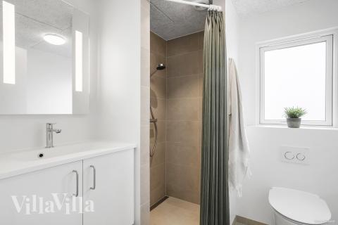 Eines der Badezimmer im Luxusferienhaus Nr. 932