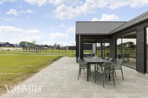Auf der Terrasse des Ferienhauses Nr. 932 ist Platz für 20 Personen.
