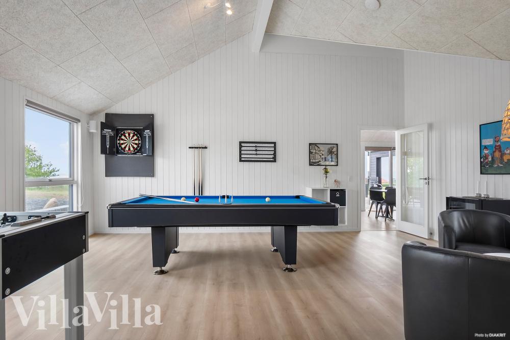 Das Luxusferienhaus 922 für 14 Personen hat einen großen Aktivitätsraum mit u. a. Billard und Darts