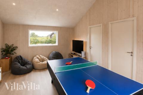 Neben den vielen schönen Stunden, die man im Poolbereich des Hauses verbringen kann, bietet das Luxusferienhaus 942 auch Spielevergnügen bei Billard/Tischtennis und Darts