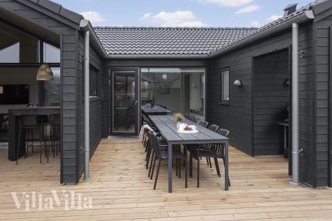 Auf der Terrasse des Ferienhauses Nr. 947 ist Platz für 12 Personen.