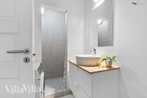 Eines der Badezimmer im Luxusferienhaus Nr. 963