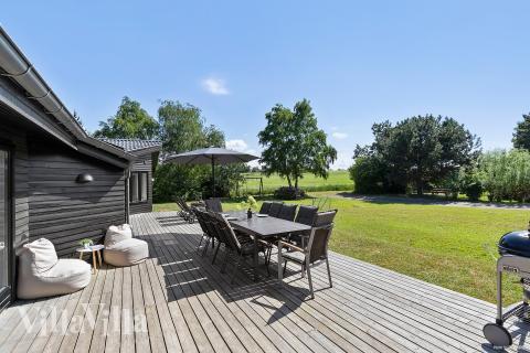 Große Terrasse am Luxusferienhaus Nr. 963 in Nordseeland.