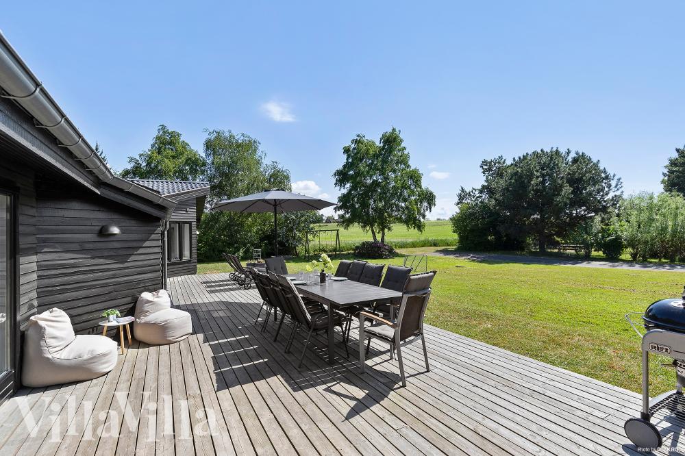 Große Terrasse am Luxusferienhaus Nr. 963 in Nordseeland.