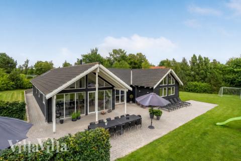 Dieses schöne Poolhaus Nr. 276 mit Platz für 18 Personen liegt in Nordseeland