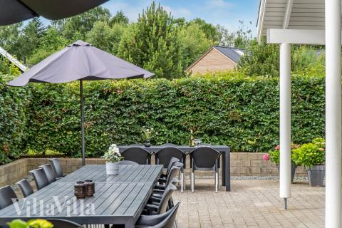 Genießen Sie einen Grillabend auf der Terrasse des Luxusferienhauses Nr. 276 in Nordseeland