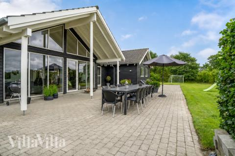 Große Terrasse am Luxusferienhaus Nr. 276 in Nordseeland.