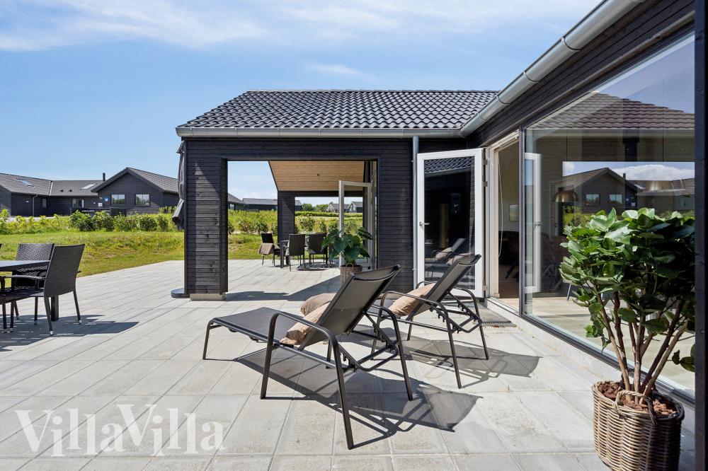Das Luxusferienhaus Nr. 962 hat eine tolle Terrasse, die mit hochwertigen Gartenmöbeln für 24 Personen ausgestattet ist.