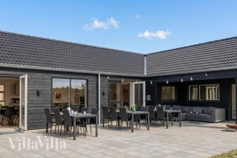 Genießen Sie einen Grillabend auf der Terrasse des Luxusferienhauses Nr. 961 in Lolland/Falster/Mön