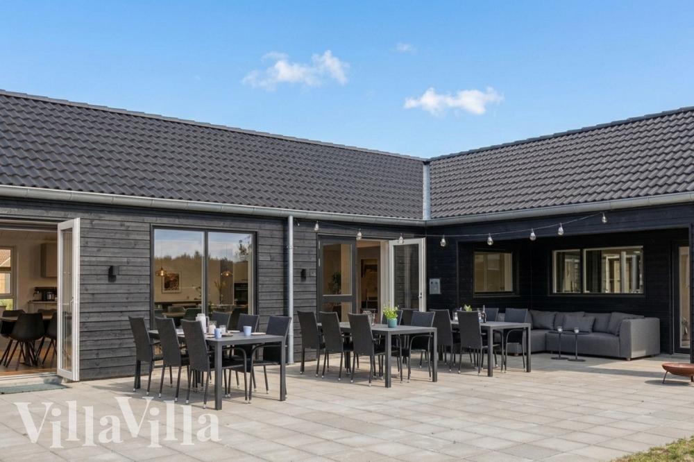 Genießen Sie einen Grillabend auf der Terrasse des Luxusferienhauses Nr. 961 in Lolland/Falster/Mön