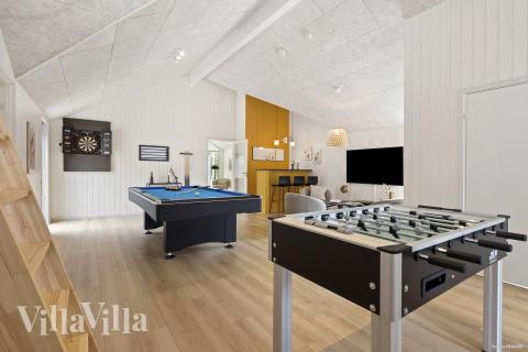 Neben den vielen schönen Stunden, die man im Poolbereich des Hauses verbringen kann, bietet das Luxusferienhaus 826 auch Spielevergnügen bei Billard/Tischtennis und Darts