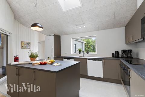 Die Küche in dem Luxusferienhaus Nr. 826 ist so gut ausgestattet, dass man problemlos Mahlzeiten für 18 Personen zubereiten kann.