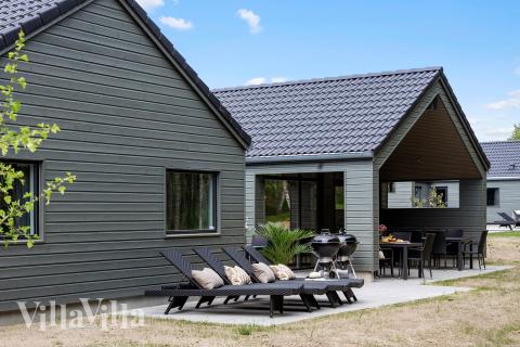 Genießen Sie einen Grillabend auf der Terrasse des Luxusferienhauses Nr. 826 in Ostjütland