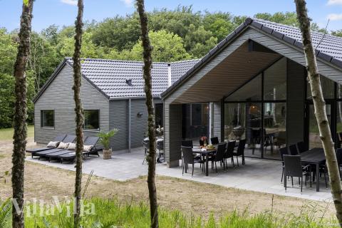 Dieses schöne Poolhaus Nr. 826 mit Platz für 18 Personen liegt in Ostjütland