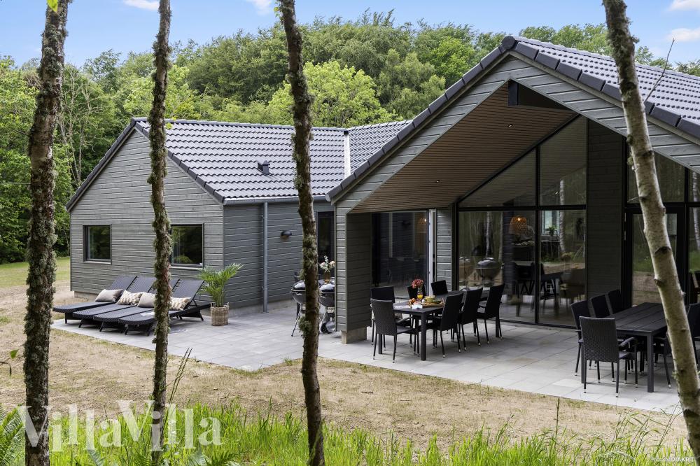 Dieses schöne Poolhaus Nr. 826 mit Platz für 18 Personen liegt in Ostjütland
