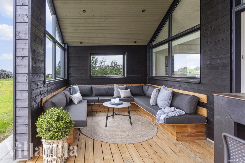 Das Luxusferienhaus Nr. 987 hat eine tolle Terrasse, die mit hochwertigen Gartenmöbeln für 12 Personen ausgestattet ist.