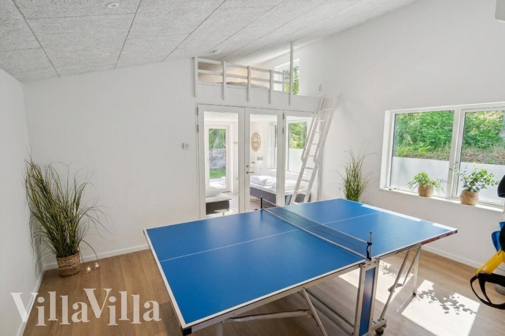 Neben den vielen schönen Stunden, die man im Poolbereich des Hauses verbringen kann, bietet das Luxusferienhaus 641 auch Spielevergnügen bei Billard/Tischtennis und Darts