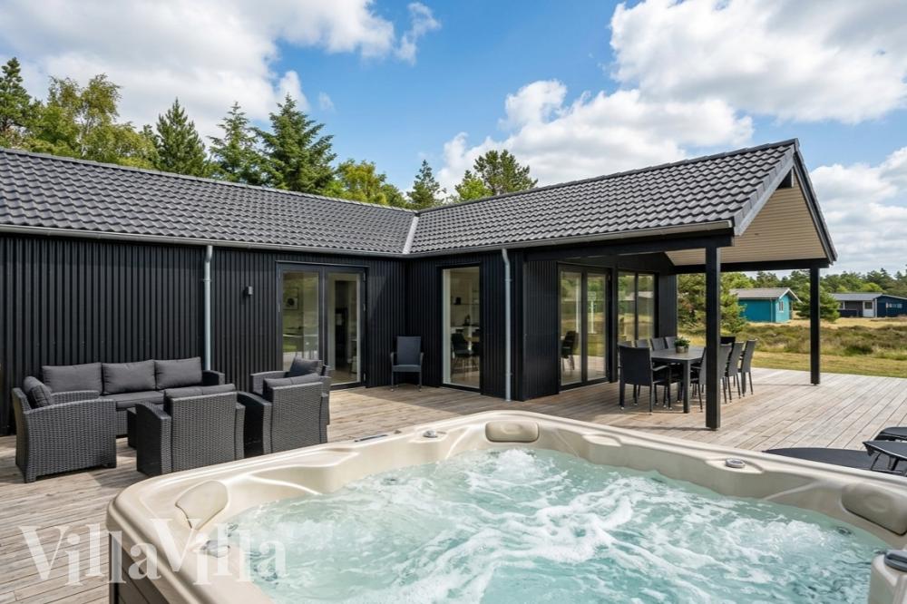 Diese schicke Haus mit Whirlpool Nr. 976 mit Platz für 14 Personen liegt in Lolland/Falster/Mön
