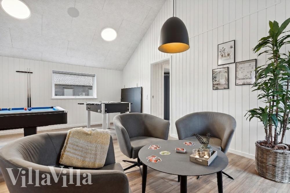 Das Luxusferienhaus 976 für 14 Personen hat einen großen Aktivitätsraum mit u. a. Billard und Darts