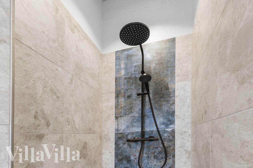 Im Luxusferienhaus Nr. 968 für 12 Personen gibt es Bad mit Dusche.