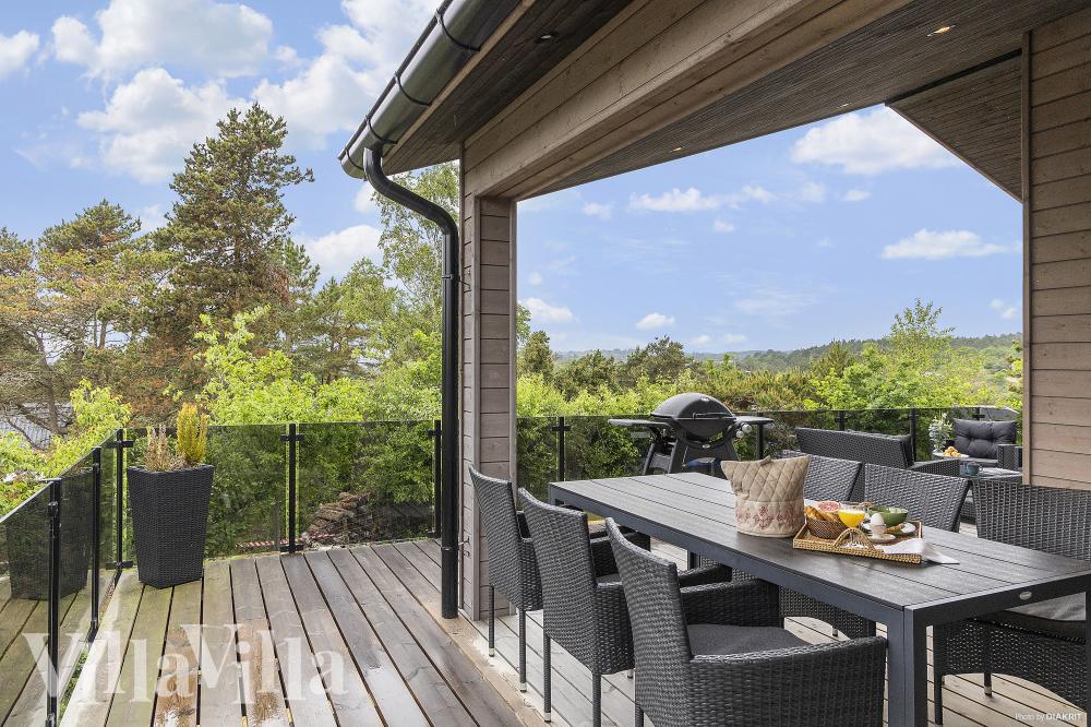 Auf der Terrasse des Ferienhauses Nr. 968 ist Platz für 12 Personen.