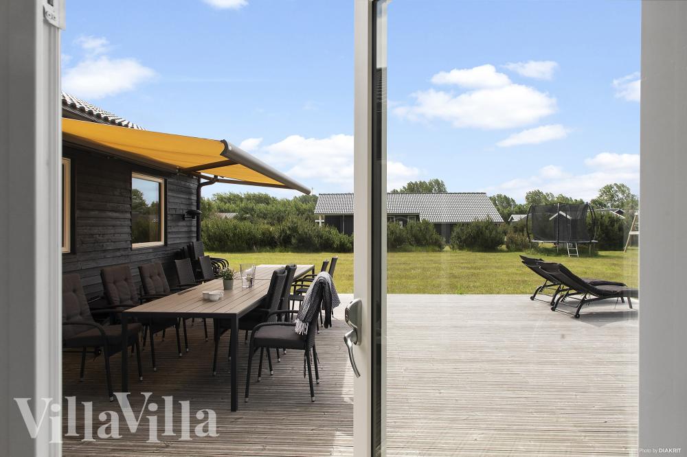 Genießen Sie einen Grillabend auf der Terrasse des Luxusferienhauses Nr. 969 in Lolland/Falster/Mön