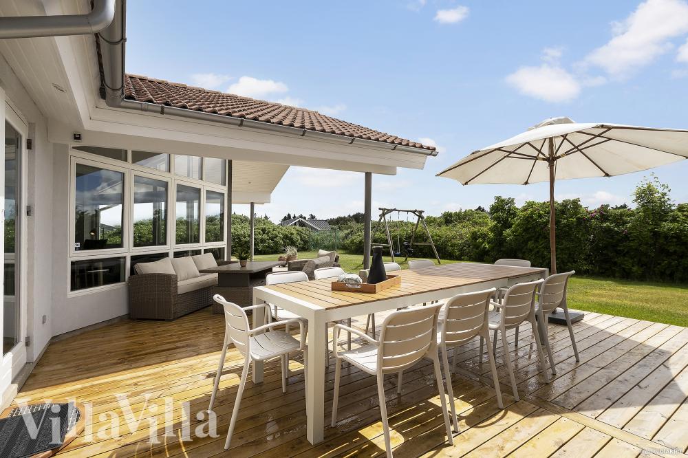 Das Luxusferienhaus Nr. 970 hat eine tolle Terrasse, die mit hochwertigen Gartenmöbeln für 10 Personen ausgestattet ist.