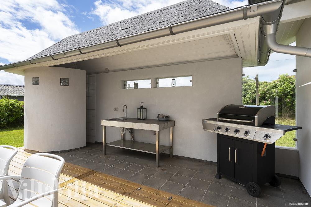 Genießen Sie einen Grillabend auf der Terrasse des Luxusferienhauses Nr. 970 in Westjütland