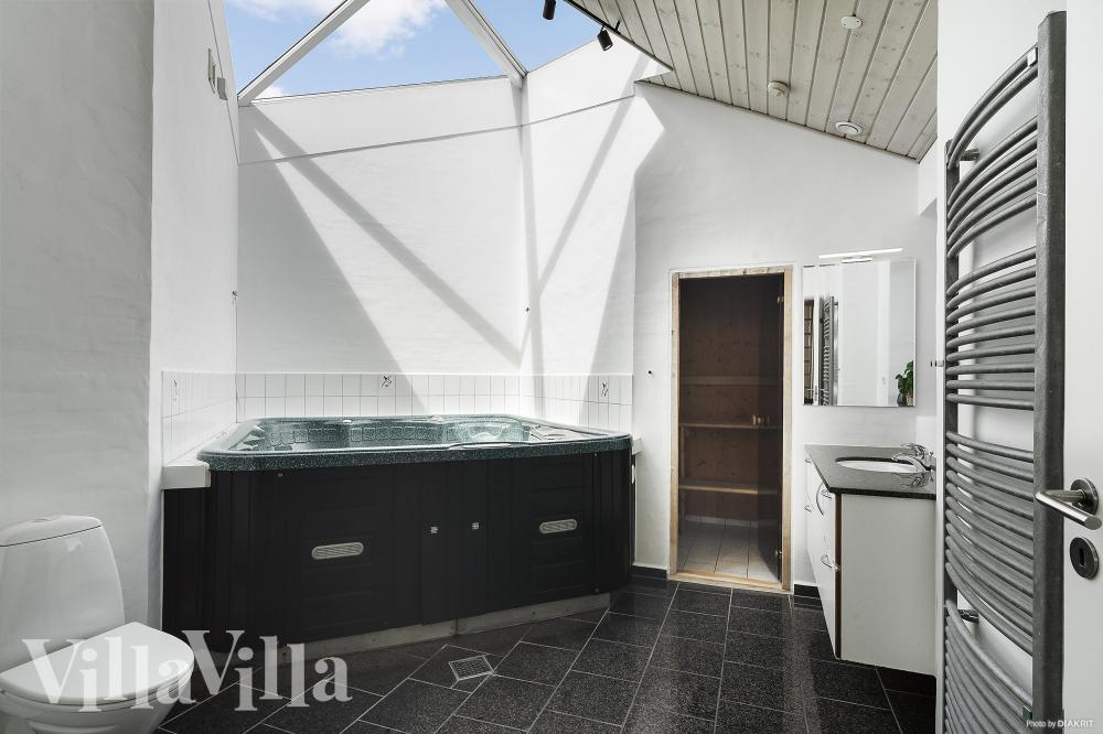 Genießen Sie den warmen Whirlpool im Luxusferienhaus Nr. 970 in Westjütland