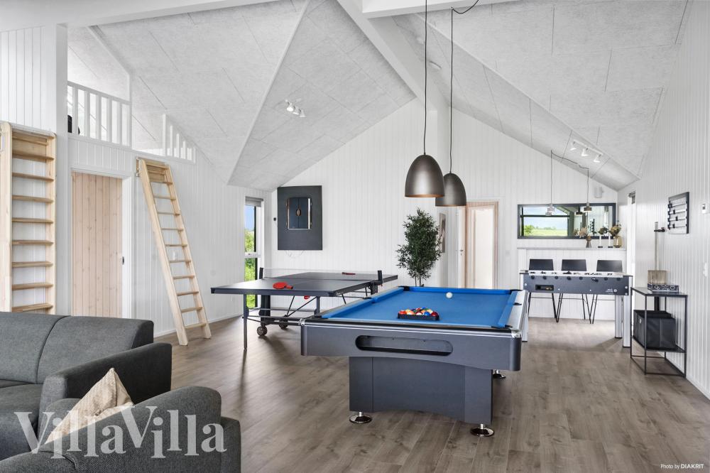 Neben den vielen schönen Stunden, die man im Poolbereich des Hauses verbringen kann, bietet das Luxusferienhaus 923 auch Spielevergnügen bei Billard/Tischtennis und Darts