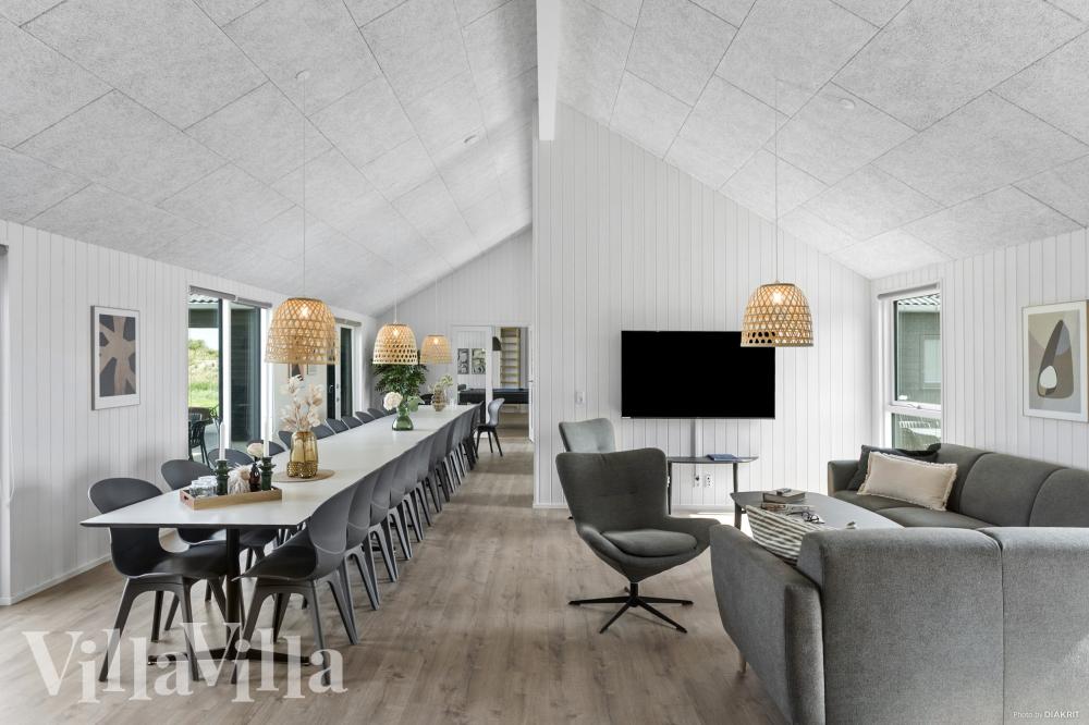 Aufenthaltsraum mit Platz für 30 im Luxusferienhaus Nr. 923.
