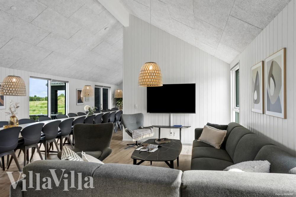 Die Couch im Luxusferienhaus Nr. 923 in Lolland/Falster/Mön lädt zu Gesellschaftsspielen oder zu Kinoabenden ein.