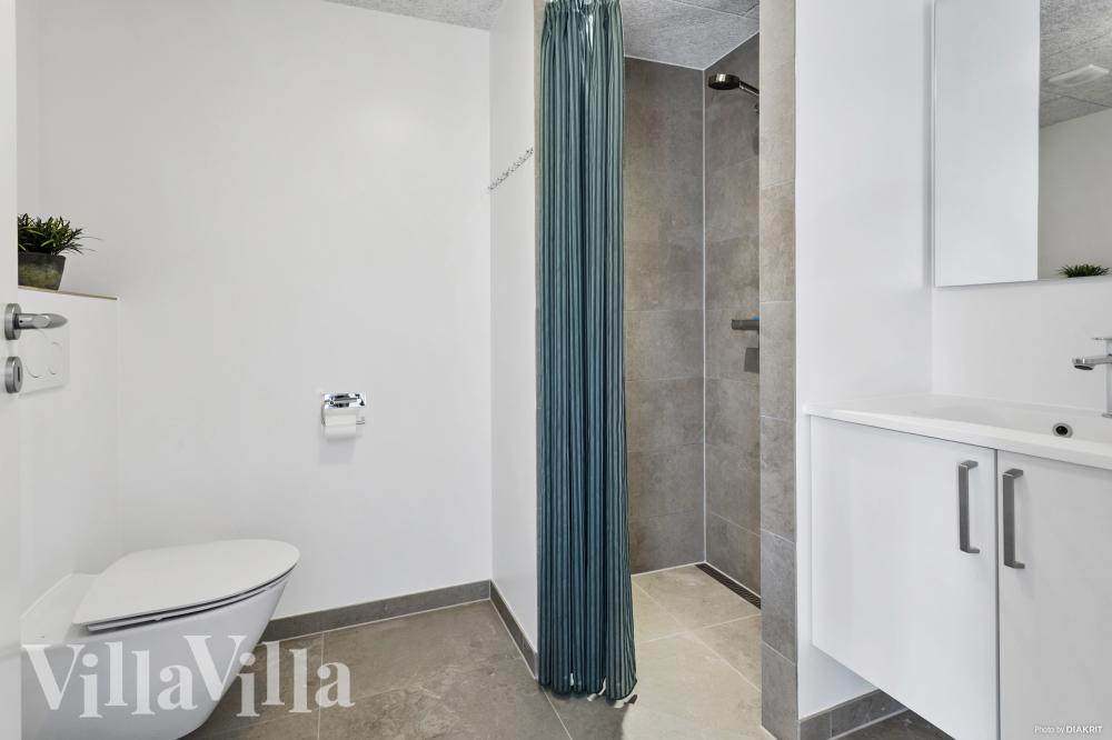 Eines der Badezimmer im Luxusferienhaus Nr. 923