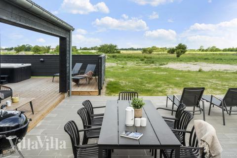 Genießen Sie einen Grillabend auf der Terrasse des Luxusferienhauses Nr. 923 in Lolland/Falster/Mön