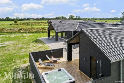 Große Terrasse am Luxusferienhaus Nr. 923 in Lolland/Falster/Mön.
