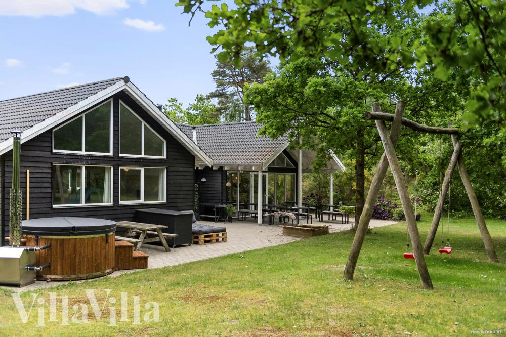 Dieses schöne Poolhaus Nr. 313 mit Platz für 18 Personen liegt in Westjütland