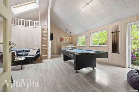 Das Luxusferienhaus 313 für 18 Personen hat einen großen Aktivitätsraum mit u. a. Billard und Darts