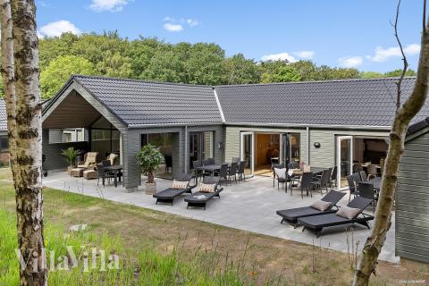 Dieses schöne Poolhaus Nr. 828 mit Platz für 26 Personen liegt in Ostjütland