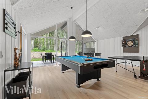 Neben den vielen schönen Stunden, die man im Poolbereich des Hauses verbringen kann, bietet das Luxusferienhaus 828 auch Spielevergnügen bei Billard/Tischtennis und Darts