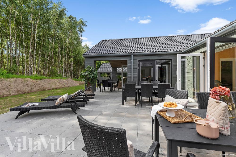 Genießen Sie einen Grillabend auf der Terrasse des Luxusferienhauses Nr. 828 in Ostjütland