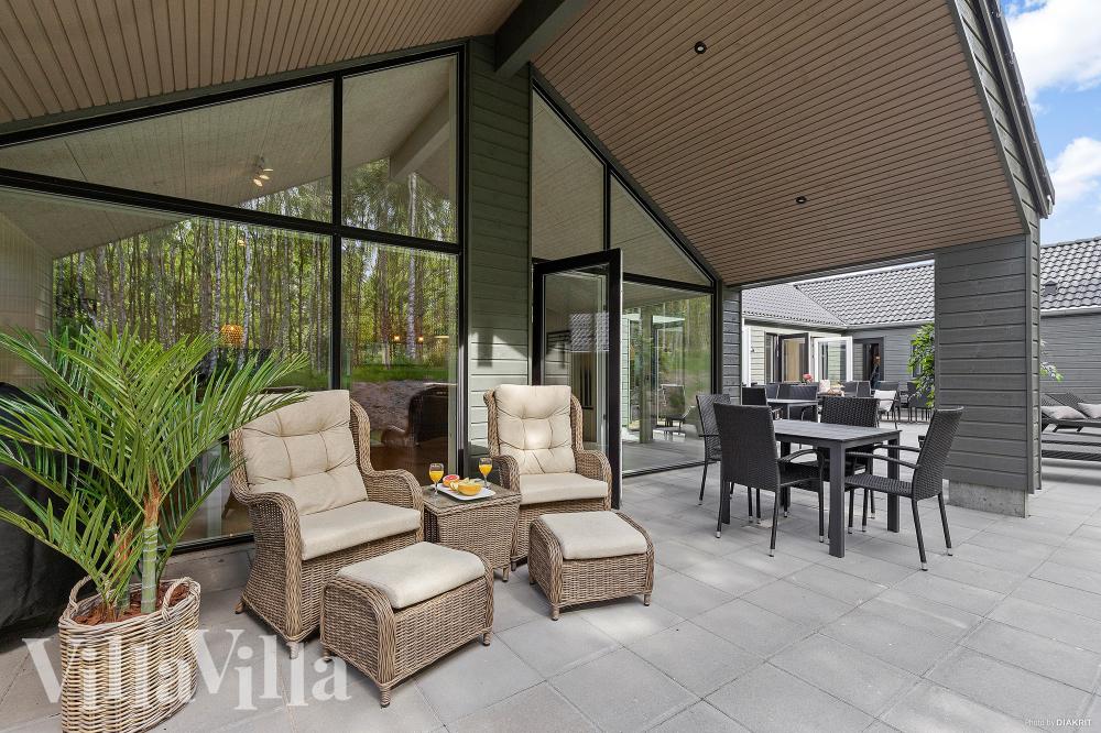 Große Terrasse am Luxusferienhaus Nr. 828 in Ostjütland.